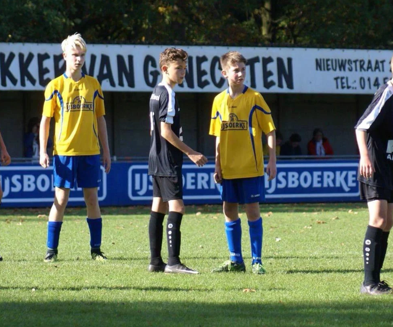 Teun Goethaert bij de jeugd van KFC